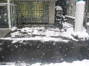 青森市のロードヒーティング融雪状況の画像です。